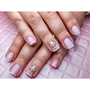 MANICURE E PEDICURE 